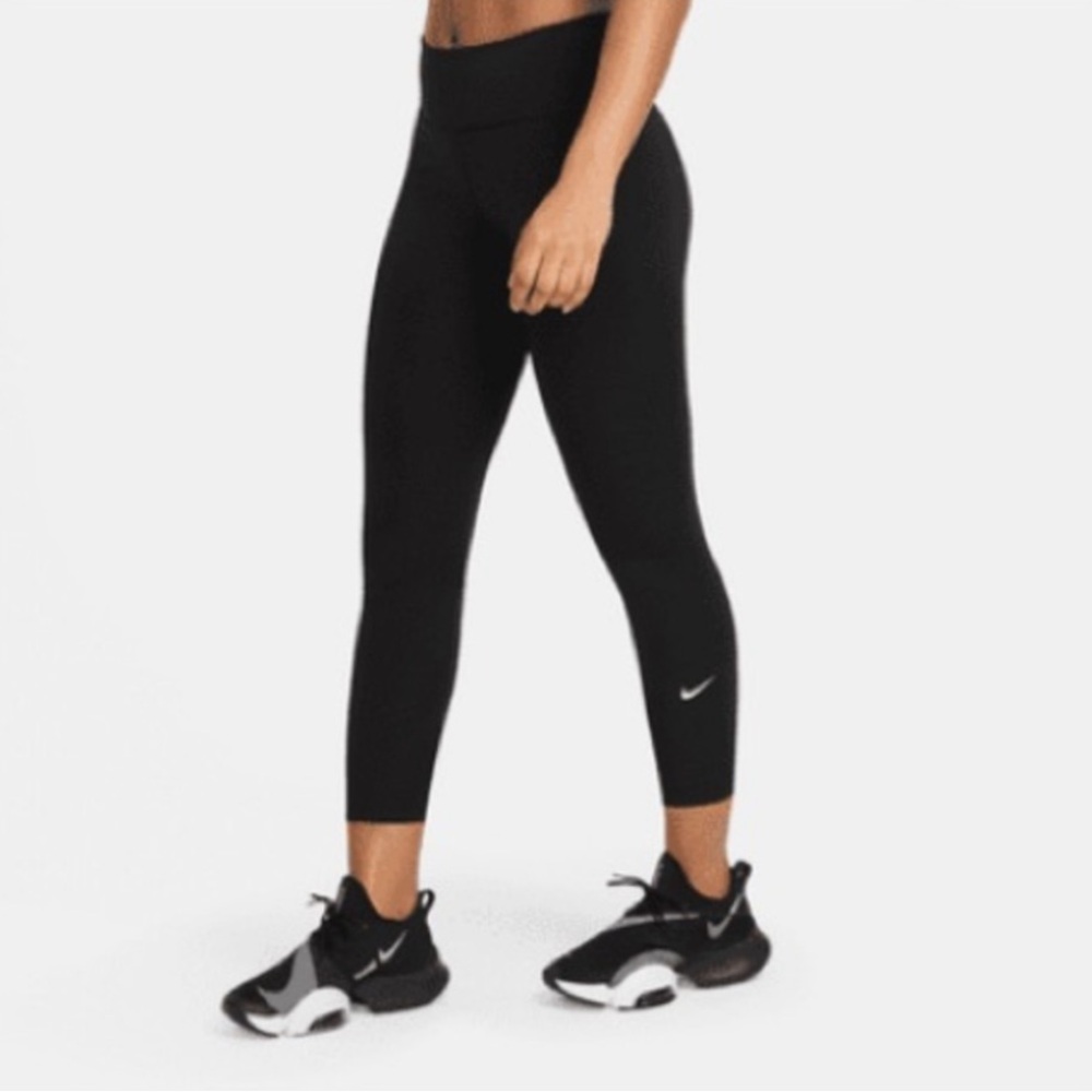 Nike One Tight Fit Leggings